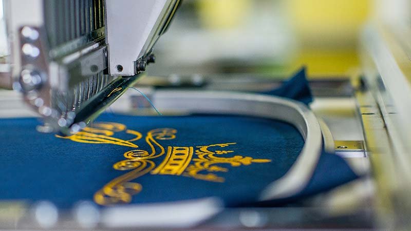 A computer screen showing embroidery digitizing software in action